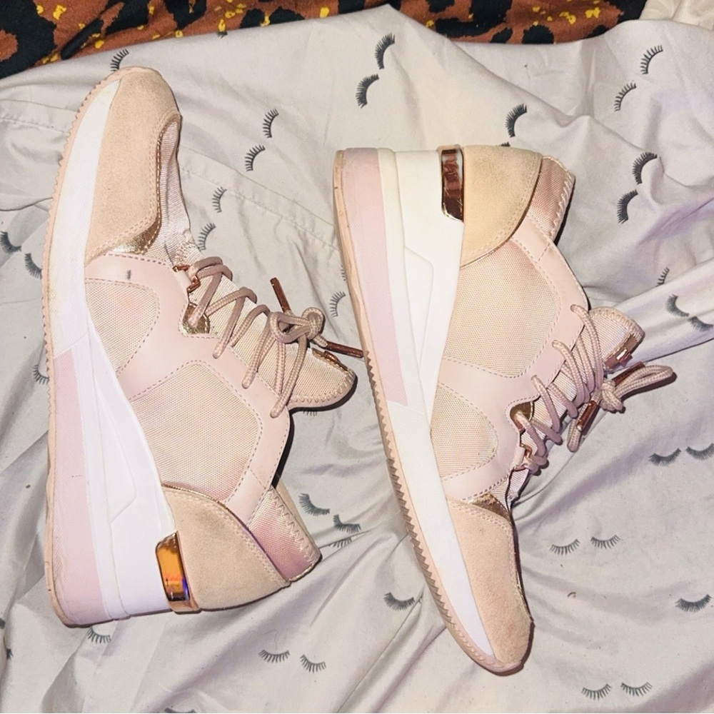 Michael Kors Pink Sneakers Minimalist Design